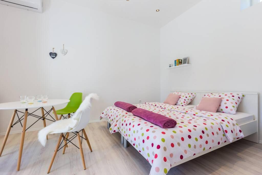 Apartament Candy Ap.-near Center,bus,beach+free Parking Place *