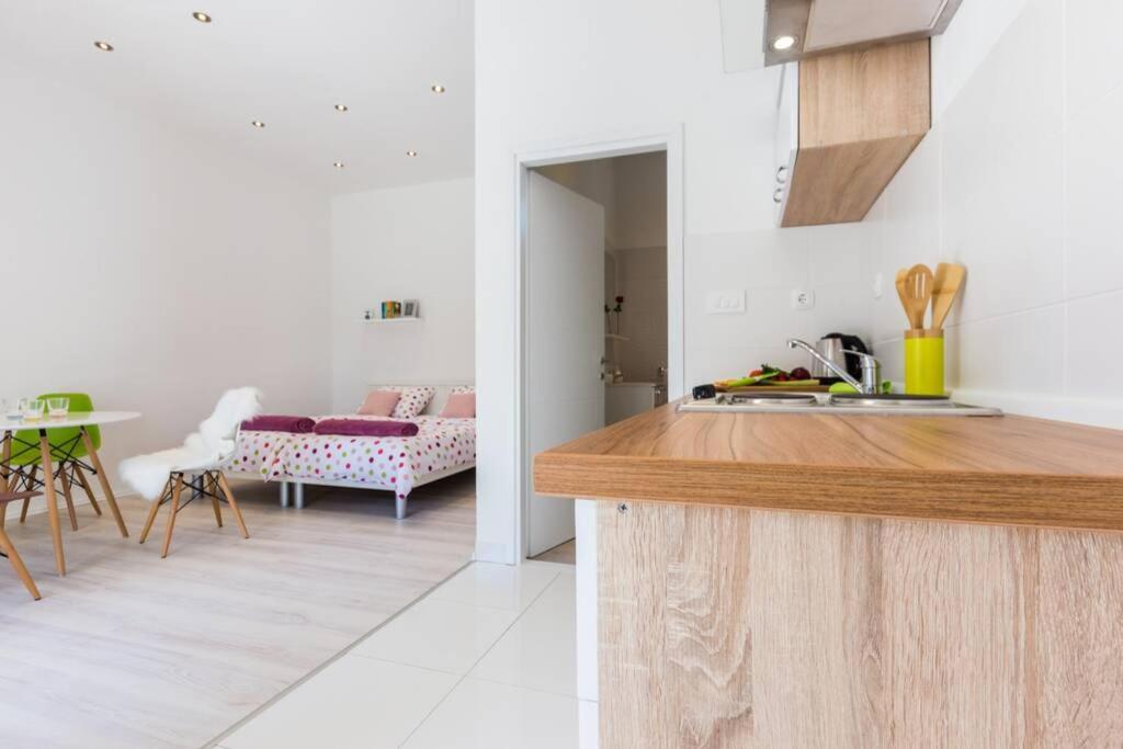 Apartament Candy Ap.-near Center,bus,beach+free Parking Place Zadar